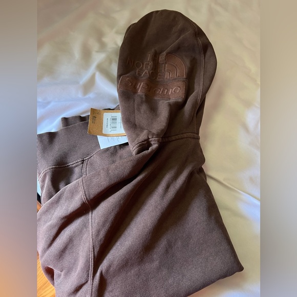 Brand new Northface hoodie collab with supreme Never worn